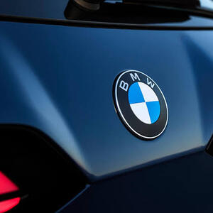 BMW 318 mindən çox avtomobili geri çağırır