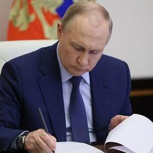 Putin yeni qanunu təsdiqlədi: 18 yaşına çatmış şəxslər...