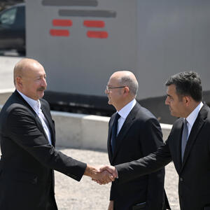 Prezident İlham Əliyev Naxçıvan şəhərində “Şəms 1” və “Qərbi Üfüq” Günəş Elektrik stansiyalarında görülən işlərlə tanış olub
