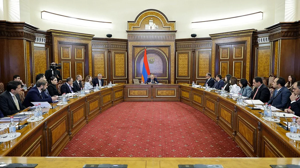 Ermənistanın yeni Konstitusiyasının qəbulu Nazirlər Kabinetinin proqramının layihəsinə salınıb