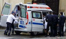 Ana pilləkəndən yıxıldı, qucağındakı körpə öldü