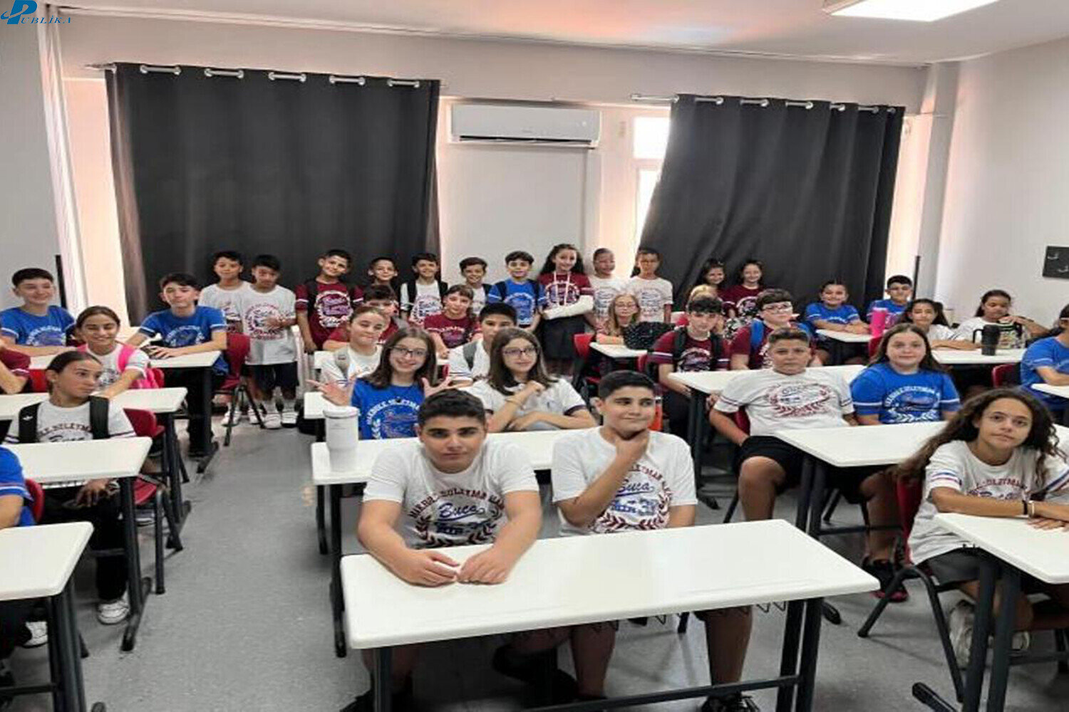 Bu məktəbdə 27 cüt əkiz təhsil alır - Müəllimlər onları bir-birindən necə ayırırlar?
