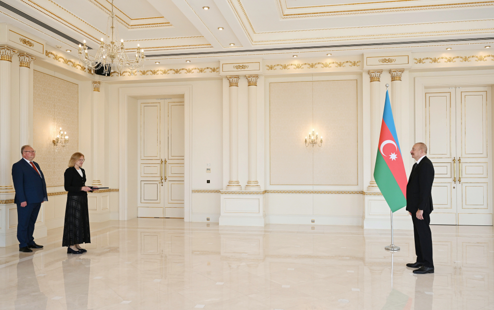 Prezident İlham Əliyev Estoniyanın Azərbaycanda yeni təyin olunmuş səfirini qəbul edib