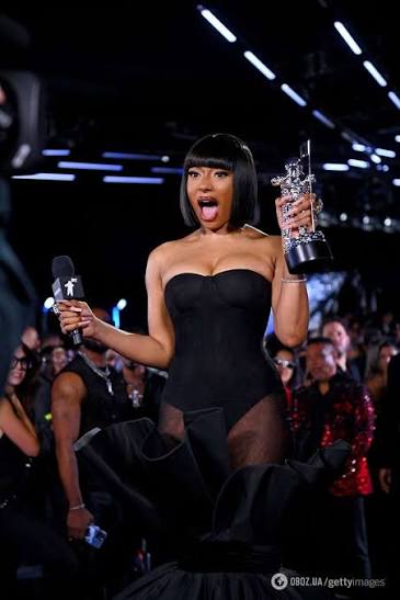 Teylor Svift MTV VMA-da ən çox qazanılan rejissor-İfaçı mükafatını qazandı