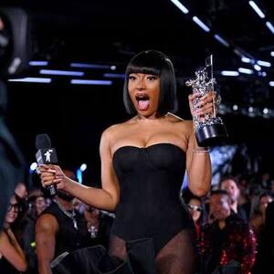 Teylor Svift MTV VMA-da ən çox qazanılan rejissor-İfaçı mükafatını qazandı