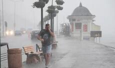 İstanbul yağışa təslim oldu, məktəblər bağlandı