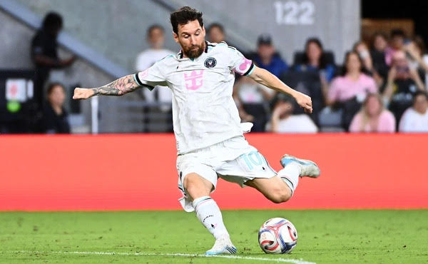 Herrera: Bir dəfə məşqdə qərara gəldim ki, Messinin topu neçə dəfə itirəcəyini hesablayım — 0 dəfə!