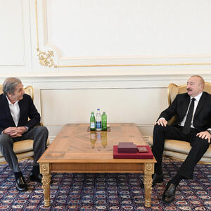 Prezident İlham Əliyev Xalq rəssamı Fərhad Xəlilova “İstiqlal” ordenini təqdim edib
