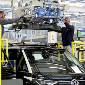“Volkswagen”də böhran dərinləşir - Zavodlarda bağlanma təhlükəsi