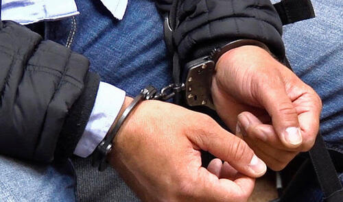 Azərbaycanda məktəb direktoru xadimənin attestatını 500 manata satdı