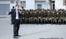 Müğənnilər ədliyyə işçilərini təbrik etdilər