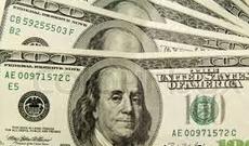 Taksi sürücüsü avtomobilində unudulan 300 min dolları sahibinə qaytarıb