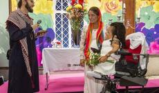 İranlı lezbiyanların nikahını gey molla bağlayıb - FOTO