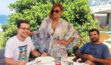 Röya: "Dənizdə xalat geyinək?"