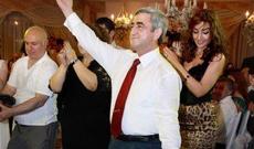 Mafioz biznesmenin oğlunun toyuna prezident və onun yaxın ətrafı dəvət aldı