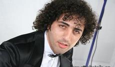 RÖVŞƏN CİVİŞOV:  “İndi küçəyə çıxanda oğlanlar, qızlar elə geyinirlər ki, müğənni heç risk edib o qələti eləməz”