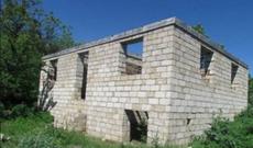 Özünü şagirdinə qurban verən müəllimin ailəsinə ev tikildi