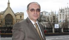 Etibar Babayevin "Düz söz əyri qulağa necə girər?" adlı yeni kitabı çapdan çıxıb