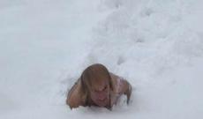 Bağban Bayram 15 dərəcə şaxtada dağ çayına baş vurdu - VİDEO