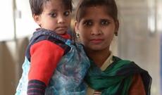 Hindistanda 2 yaşlı qızın üçüncü ayağı kəsilib götürüldü - FOTO