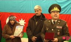 Şəhidin medalı anasına təqdim olunub