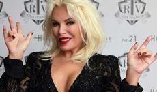 Ajda Pekkan "Coca-Cola"dan 1 milyon manat aldı