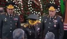 Zakir Həsənov şəhid anasının əlindən öpdü - VİDEO