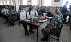 Nazir əsgərlərlə nahar elədi - FOTO