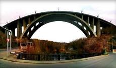 Erməni hərbçi özünü körpüdən atmaq istədi