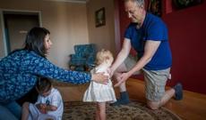 Qolları olmayan uşağı övladlığa götürdülər - Bu xəbər sizi kövrəldəcək... - FOTO