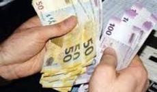 Bloomberg: "Manat ilk üçlükdədir"