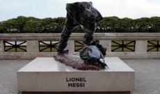 Messinin heykəlini sındırıblar - ARGENTİNADA FUTBOLÇUYA QARŞI TƏXRİBAT