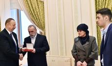 Prezident Milli Qəhrəman Çingiz Qurbanovun ailəsi ilə görüşdü  -  Fotolar