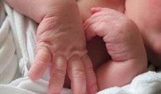 Bakıda 53 yaşlı qadının nəticəsi dünyaya gəlib