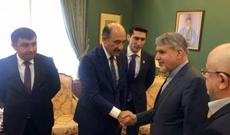 Əbülfəs Qarayev İranlı həmkarı ilə görüşüb