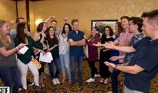 Məşhur rəssam illər sonra 19 bioloji uşağı ilə görüşdü