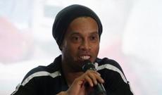 Ronaldinyo karyerası ilə bağlı qərar verməyə hazırlaşır