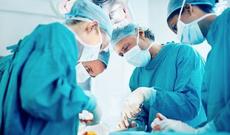 2 körpə nadir xəstəliyə görə əməliyyat olundu