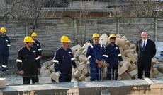 Səhnədə halı pisləşdi - Xəstəxanaya apardılar