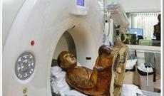 Buddanın heykəlinin içindən görün nə çıxdı