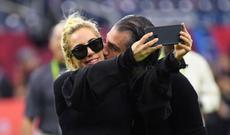 Ledi Qaqa nişanlandı