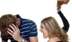 "Yanıqlı baxışlarınızdan bezdim" deyən qadın kişini döşləri ilə döydü