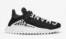 Avtomobil qiymətinə idman ayaqqabısı satışa çıxarıldı - FOTO