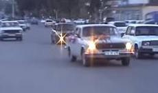 Ağdaşda toy karvanını avtoşouya çevirdilər - Video