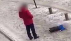 Yerdən qalxmayan oğluna atdığı təpik ölkəni ayağa qaldırdı