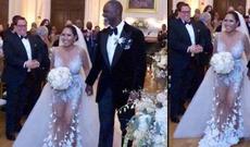 Toyunda şəffaf gəlinlik geyindi