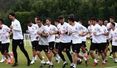 Nadir Qafarzadənin bacısı yol kənarında çörək satır-video