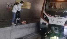 Metroda faciə! Qız özünü qatarın altına atdı... - VİDEO