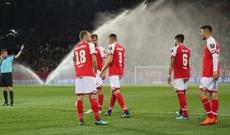 Futbol tarixində görünməmiş hadisə: fasilədə penalti təyin edildi