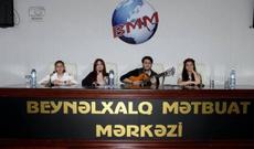 Şeir yazan qadın